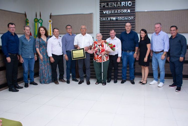 SESSÃO SOLENE: Poder Legislativo de Pinhal realiza sessão solene em homenagem as mulheres