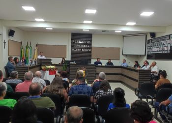 SESSÃO SOLENE: Poder Legislativo de Pinhal realiza sessão solene em homenagem as mulheres