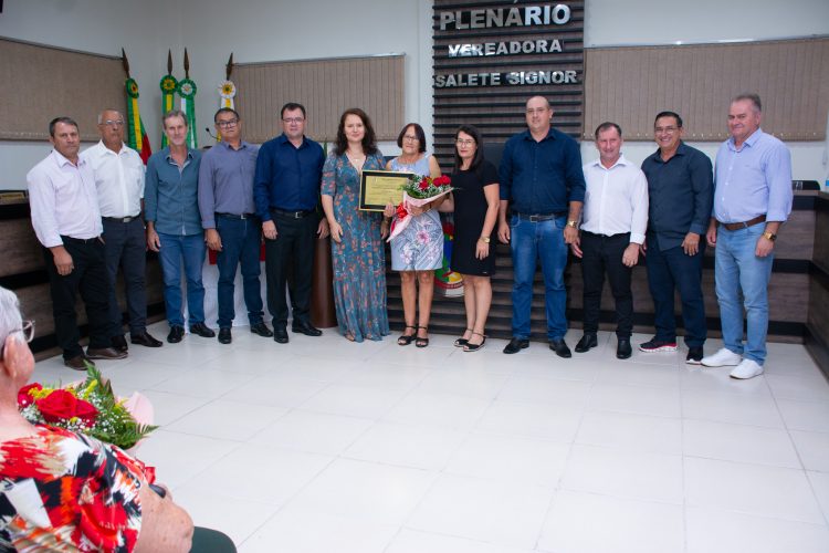 SESSÃO SOLENE: Poder Legislativo de Pinhal realiza sessão solene em homenagem as mulheres