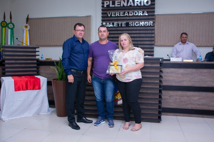 SESSÃO SOLENE: Poder Legislativo de Pinhal realiza sessão solene em homenagem as mulheres