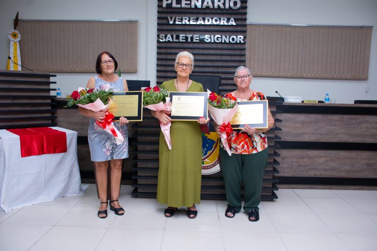 SESSÃO SOLENE: Poder Legislativo de Pinhal realiza sessão solene em homenagem as mulheres