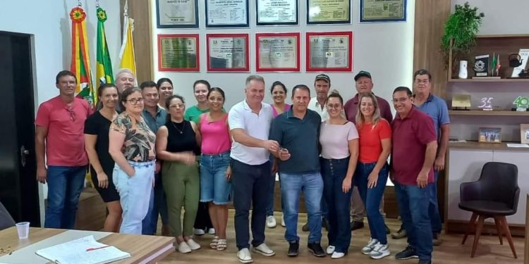 PREFEITURA: Presidente do Legislativo assume como prefeito em exercício