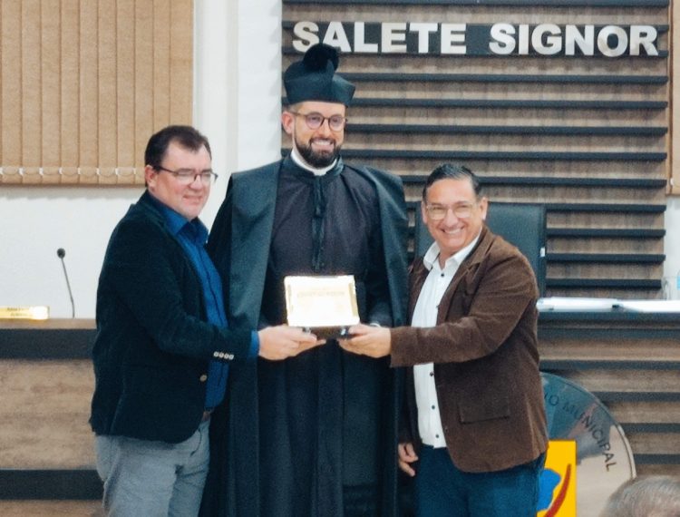 HONRA AO MÉRITO: Sessão Solene homenageia padre Lucas Rafael Folego.