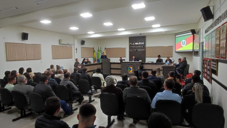 HONRA AO MÉRITO: Sessão Solene homenageia padre Lucas Rafael Folego.