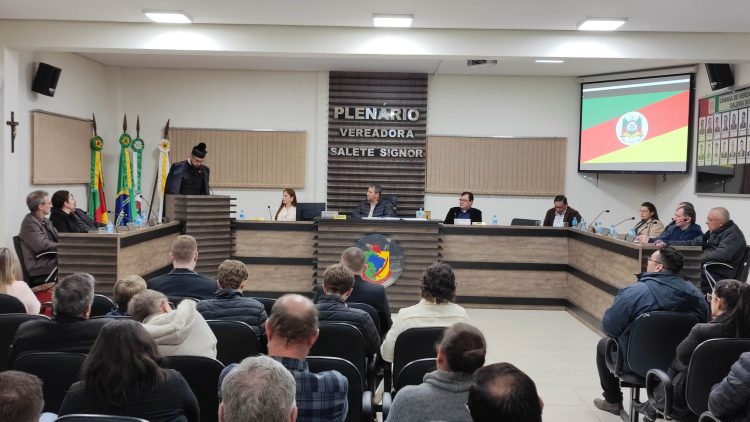 HONRA AO MÉRITO: Sessão Solene homenageia padre Lucas Rafael Folego.