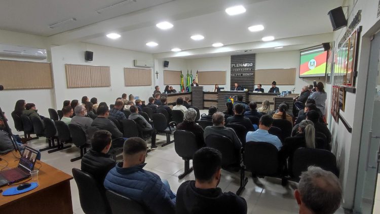 HONRA AO MÉRITO: Sessão Solene homenageia padre Lucas Rafael Folego.