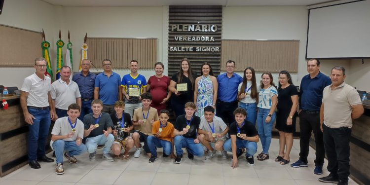 Poder Legislativo concede moção de aplauso à equipe que conquistou o JERGS e a atleta Lara Monica Ribeiro