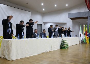 Eleitos são empossados em Pinhal