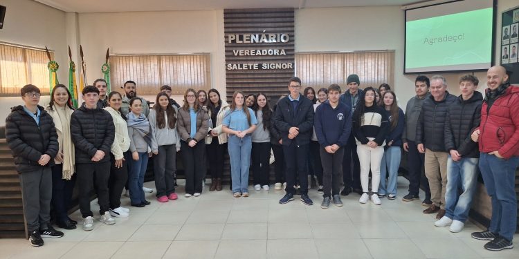 Projeto Vereador Mirim promove pesquisa sobre personalidades históricas de Pinhal