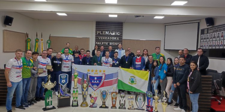 Poder Legislativo concede homenagem a desportistas e ao esporte local