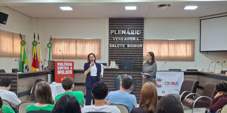 Legislativo Mirim recebe o Projeto “OAB Vai à Escola” para discutir combate à violência contra a mulher