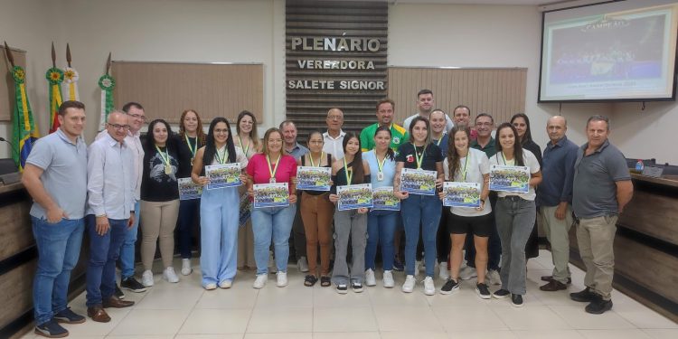 Poder Legislativo realiza sessão solene em homenagem a equipe feminina campeã da Copa Amzop Sesc 2025