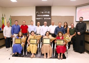 Poder Legislativo Municipal de Pinhal presta homenagem as mulheres pela passagem do 08 de março