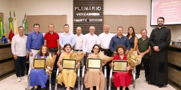 Poder Legislativo Municipal de Pinhal presta homenagem as mulheres pela passagem do 08 de março