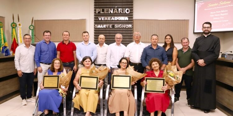 Poder Legislativo Municipal de Pinhal presta homenagem as mulheres pela passagem do 08 de março