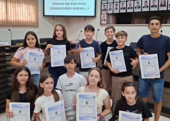 Nova legislatura dos vereadores mirins realiza a primeira sessão ordinária com eleição da mesa diretora