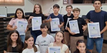 Nova legislatura dos vereadores mirins realiza a primeira sessão ordinária com eleição da mesa diretora