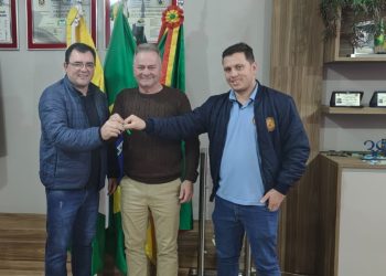 Vice-presidente do Legislativo de Pinhal assume presidência em exercício