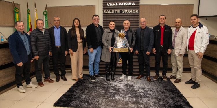 Câmara de Vereadores de Pinhal realiza sessão solene em homenagem aos 70 anos da Escola Ângelo Beltramin